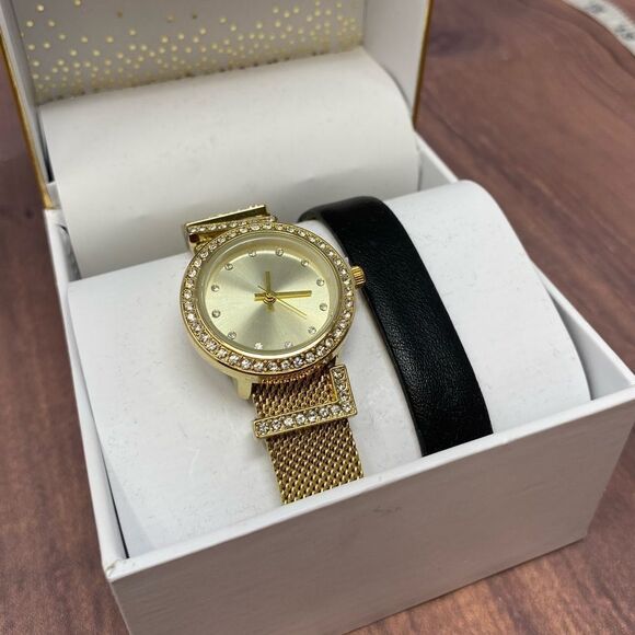 MACY’S CUBIC ZIRCONIA GOLD “LOVE” WATCH WITH BLACK BRACELET COMBO W19 - Picture 2 of 4